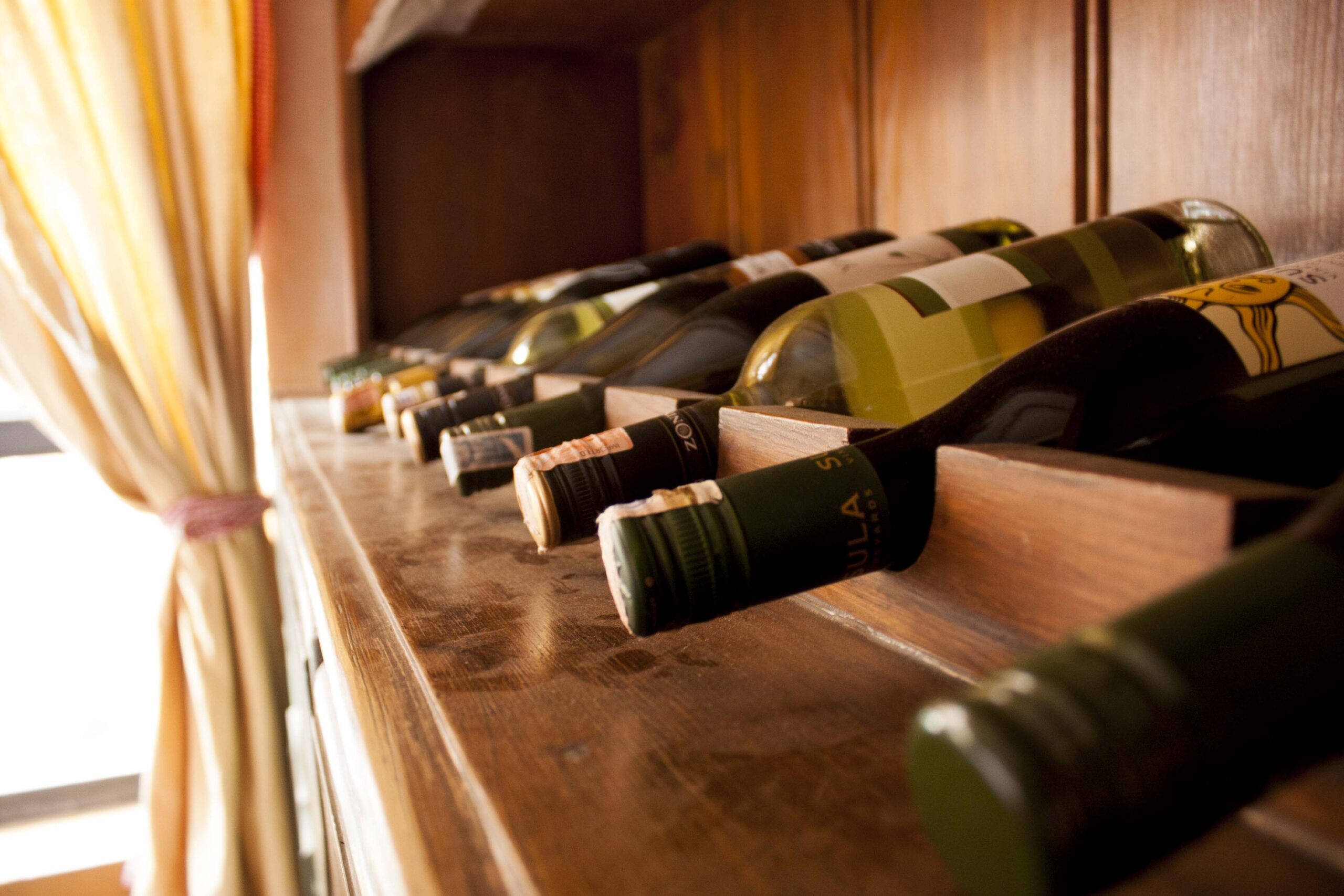 wine-bottles-93239
